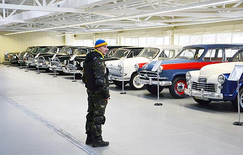 Почему Янукович начал коллекционировать авто у себя в гараже