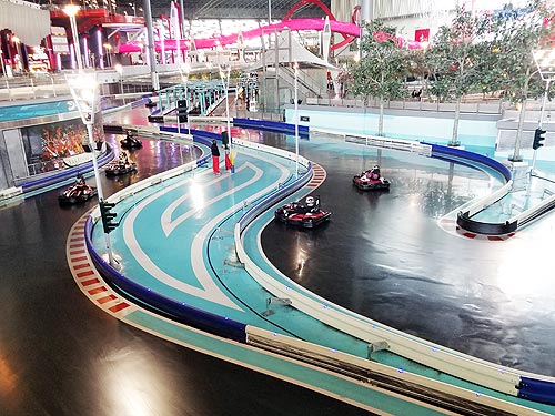  :     Ferrari World Park - Ferrari