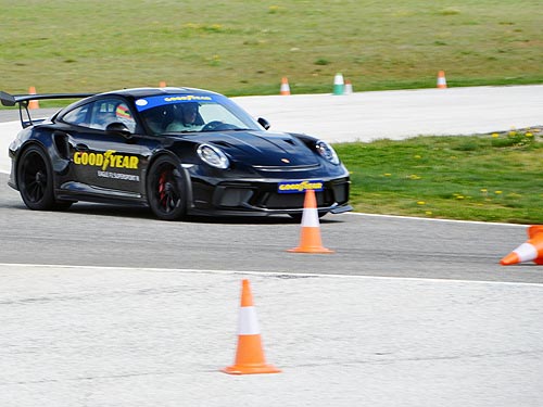      Ferrari  Porsche.    Goodyear - Goodyear