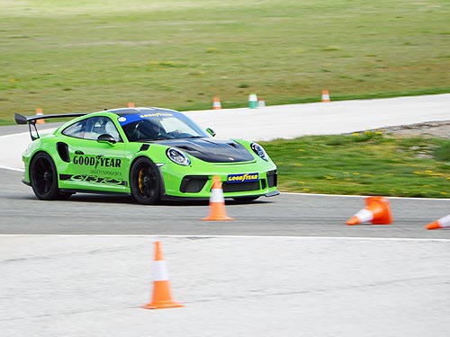 На каких шинах должны ездить Ferrari и Porsche. Тест высокоскоростных шин Goodyear - Goodyear