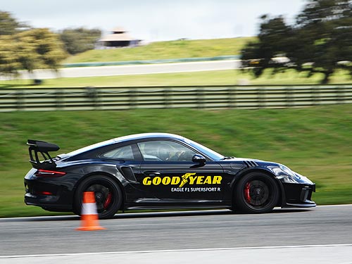      Ferrari  Porsche.    Goodyear - Goodyear
