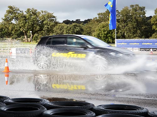 На каких шинах должны ездить Ferrari и Porsche. Тест высокоскоростных шин Goodyear - Goodyear