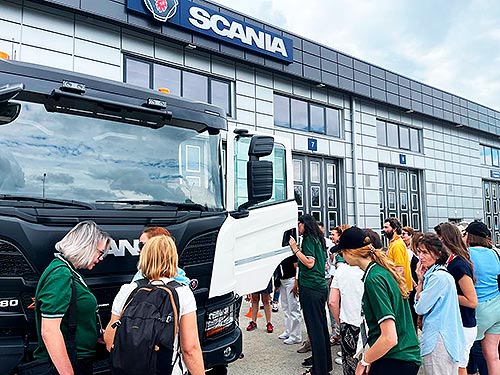        -䳿 .    - Scania