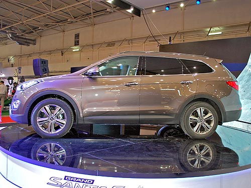 Hyundai Santa Fe Grand    SIA 2013 - Hyundai