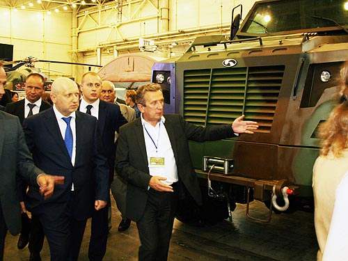 КрАЗ представил линейку техники на оружейной выставке в Киеве - КрАЗ