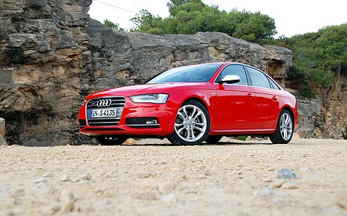 - Audi A4: Premium  