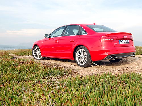 - Audi A4: Premium  