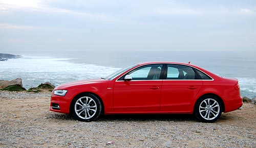 - Audi A4: Premium  