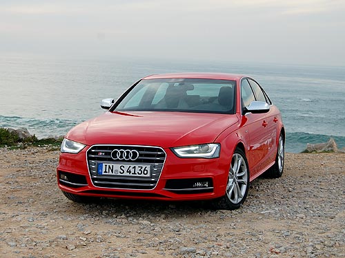 - Audi A4: Premium  