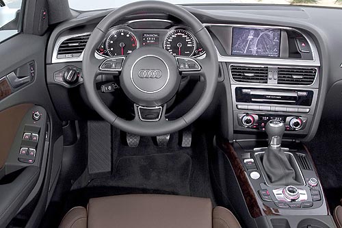 - Audi A4: Premium  