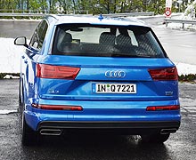- Audi Q7 New:  7D  