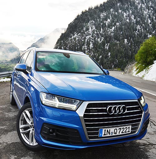 - Audi Q7 New:  7D  