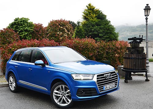 - Audi Q7 New:  7D  