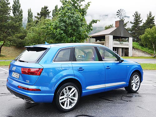 - Audi Q7 New:  7D  