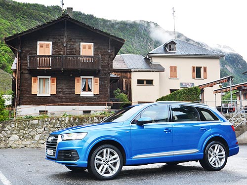 - Audi Q7 New:  7D  