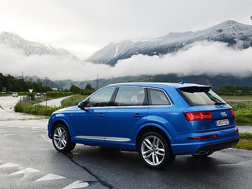 - Audi Q7 New:  7D  