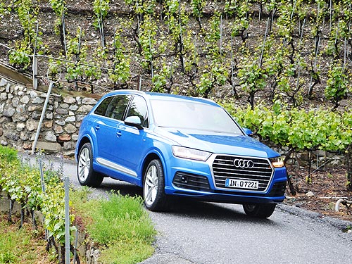 - Audi Q7 New:  7D  