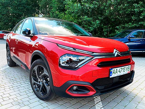   : Citroen e-C4 vs Nissan Qashqai e-power - Citroen