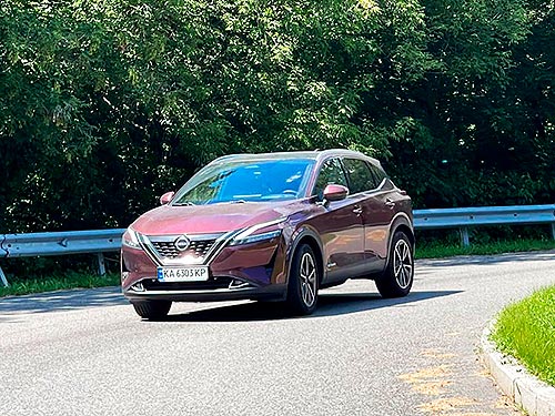   : Citroen e-C4 vs Nissan Qashqai e-power - Citroen