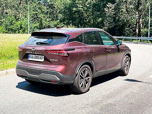   : Citroen e-C4 vs Nissan Qashqai e-power - Citroen