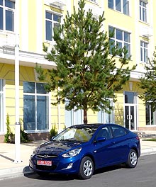 -:     Hyundai Accent   