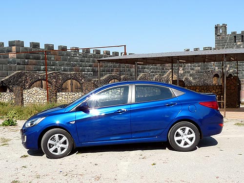 -:     Hyundai Accent   