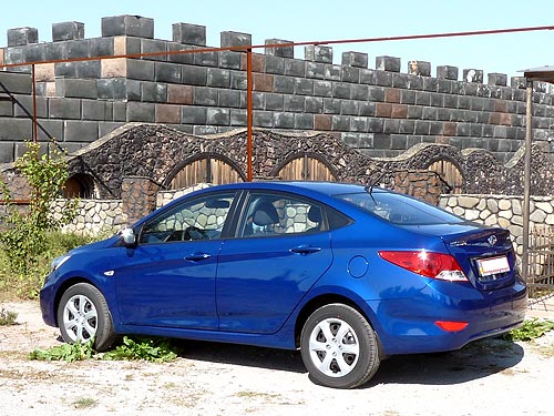 -:     Hyundai Accent   