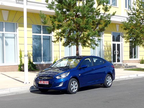 -:     Hyundai Accent   