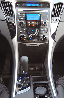 - Hyundai Sonata: Welcome to bussines-class!
