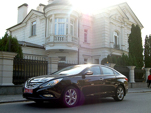 - Hyundai Sonata: Welcome to bussines-class!