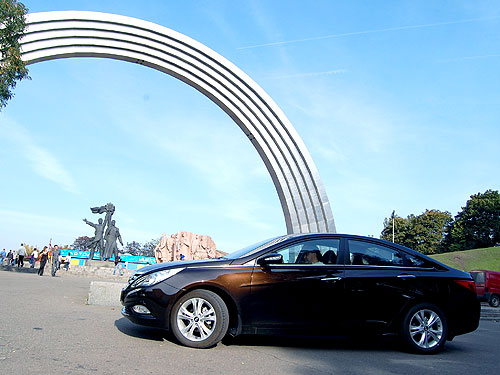 - Hyundai Sonata: Welcome to bussines-class!