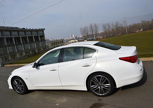 Тест-драйв Infiniti Q50. Японец, который заигрывает с немцами