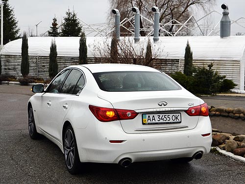 Тест-драйв Infiniti Q50. Японец, который заигрывает с немцами