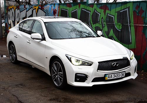 Тест-драйв Infiniti Q50. Японец, который заигрывает с немцами