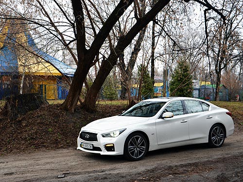 - Infiniti Q50. ,    