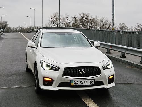 Тест-драйв Infiniti Q50. Японец, который заигрывает с немцами