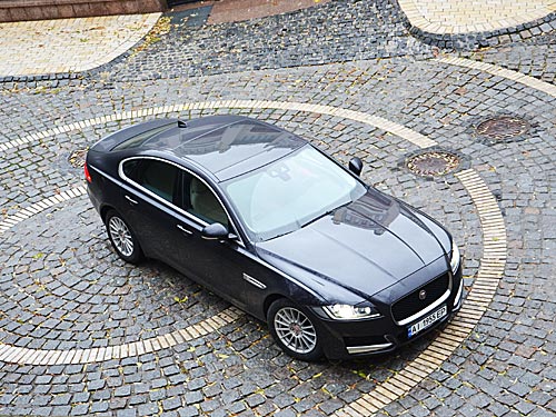 - Jaguar XF:    