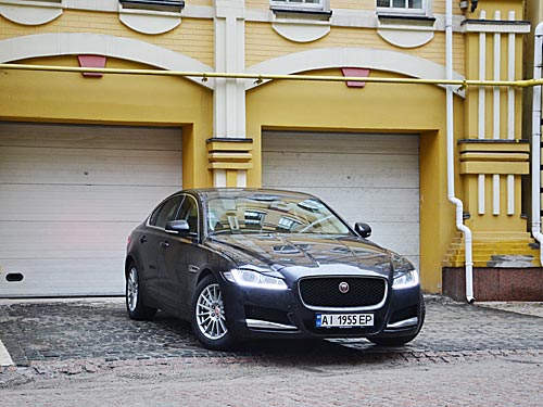 - Jaguar XF:    