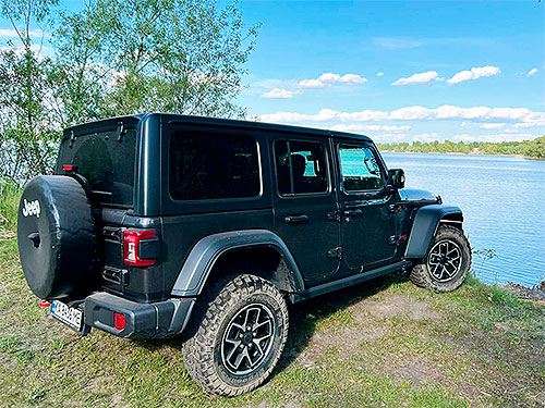    Jeep Wrangler    . - - Jeep