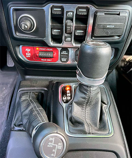    Jeep Wrangler    . - - Jeep