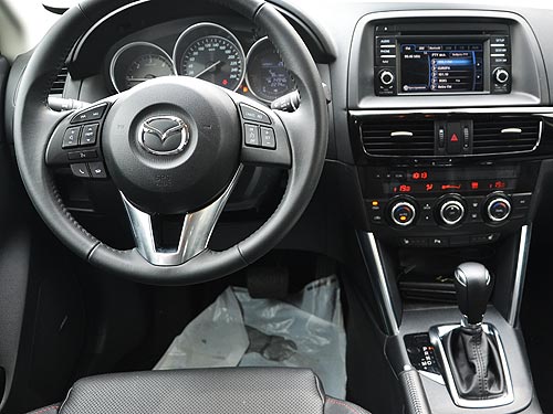  -: Nissan Qashqai New vs Mazda CX-5.    