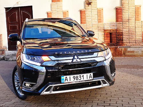 5    Mitsubishi Outlander PHEV. - - Mitsubishi