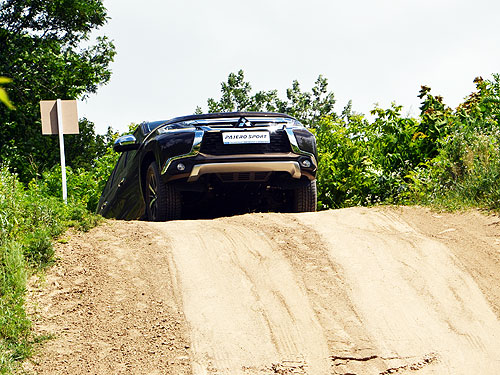     Mitsubishi Pajero Sport.   