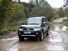 -: Mitsubishi Pajero Sport   