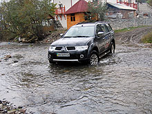 -: Mitsubishi Pajero Sport   