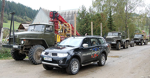 -: Mitsubishi Pajero Sport   