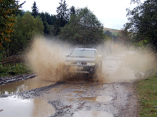 -: Mitsubishi Pajero Sport   