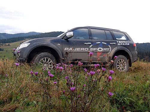 -: Mitsubishi Pajero Sport   