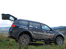 -: Mitsubishi Pajero Sport   