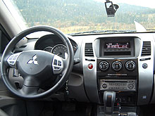 -: Mitsubishi Pajero Sport   
